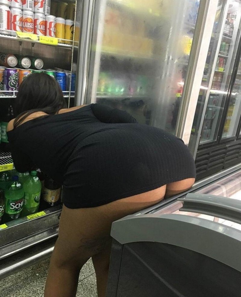 Нагнулась в магазине