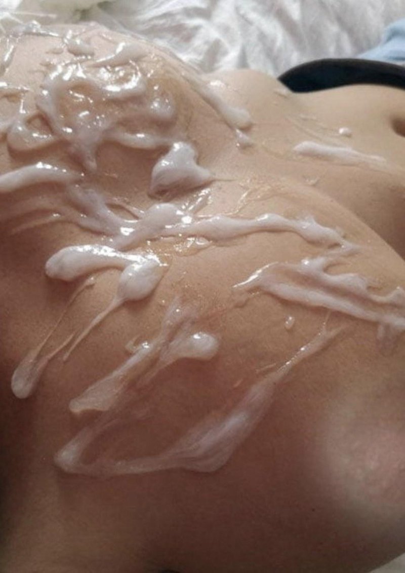 Кончил жене на живот и грудь