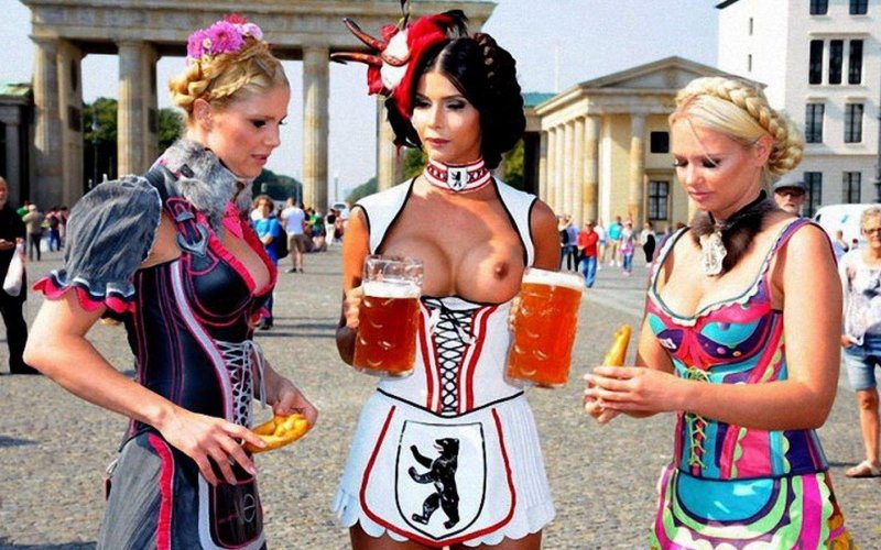 Девушки с октоберфеста