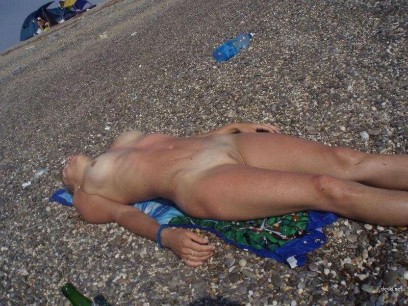 Голые пьяные бабы на пляже