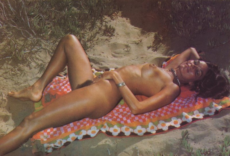 Солнечные ванны ретро ню