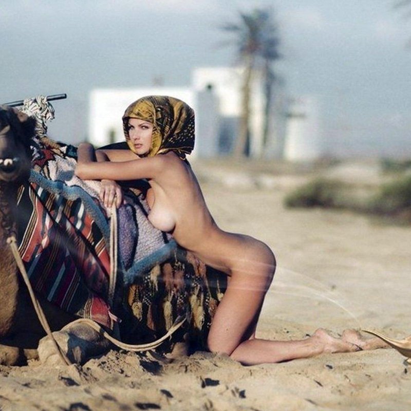 Девушка на верблюде