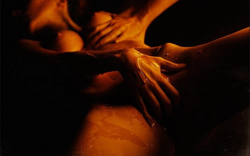 Эротические снимки в темноте