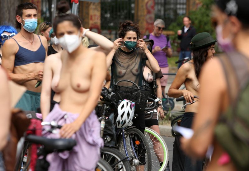 Топлес женщины