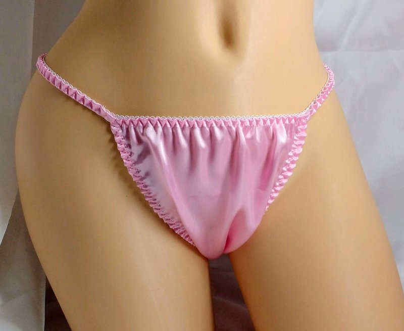 Розовые атласные трусики