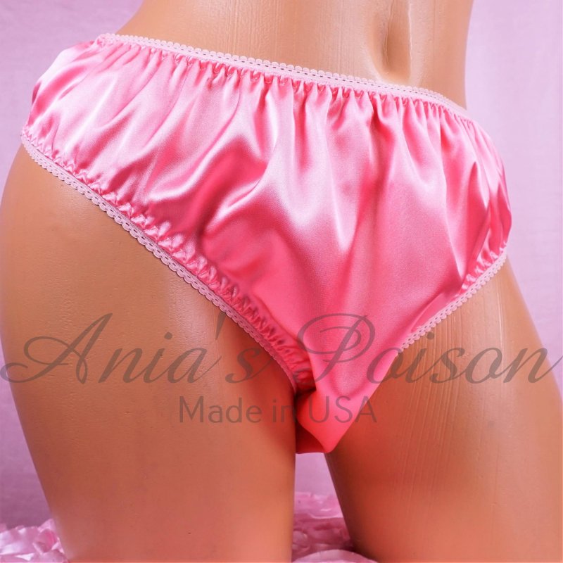 Розовые атласные трусики