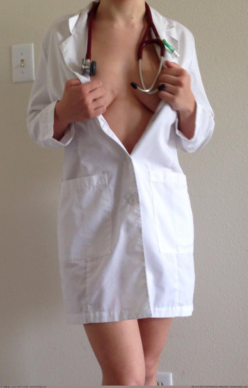 Под халатом медицинской