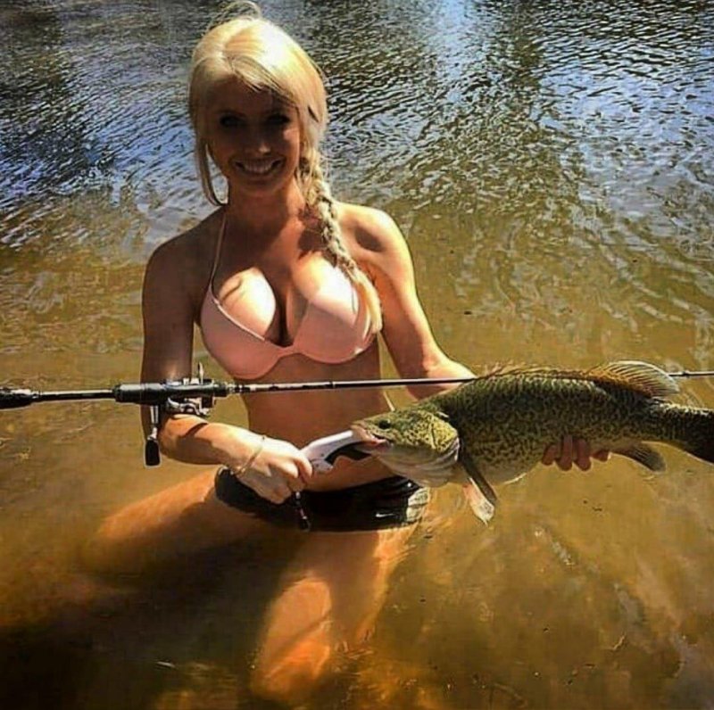 Женщина на рыбалке