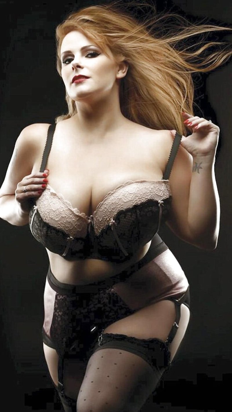 Полные девушки с большой грудью в нижнем белье