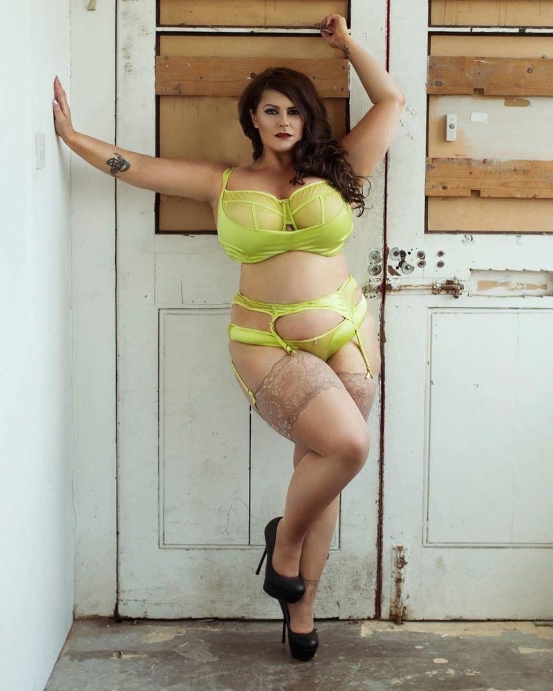 Модели плюс сайз