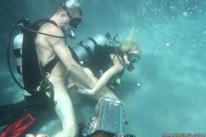 Секс под водой