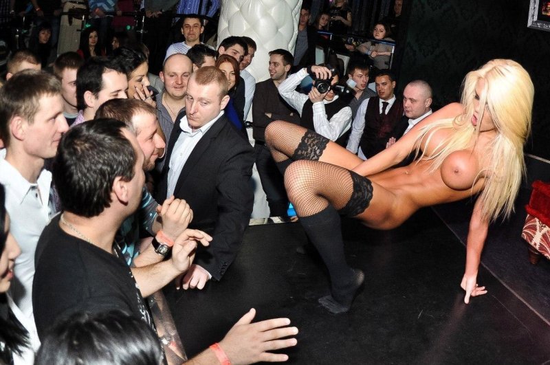 Катя самбука в клубе