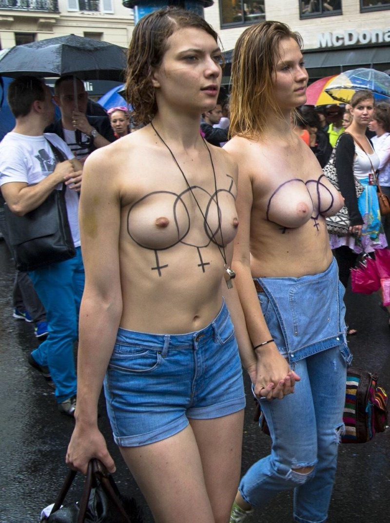 Голые украинские патриотки