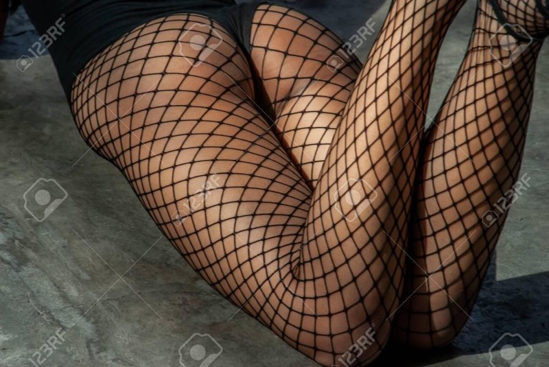 Попки в сетчатых колготках