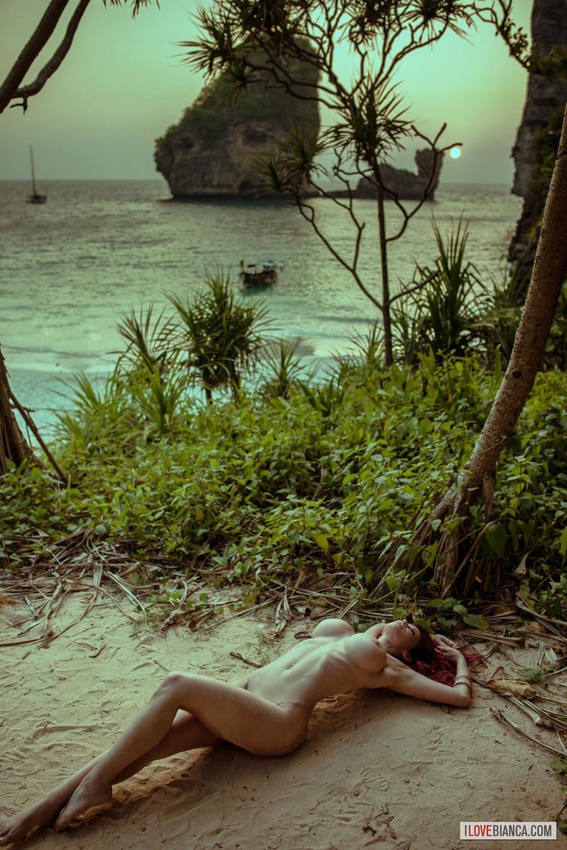 Ню на экзотических островах