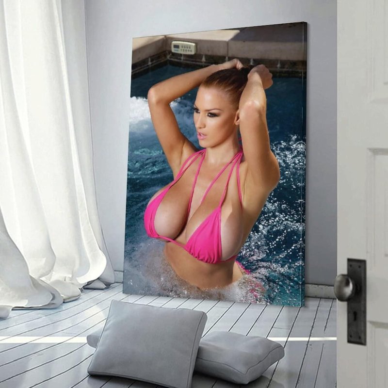 Сисястая в купальнике