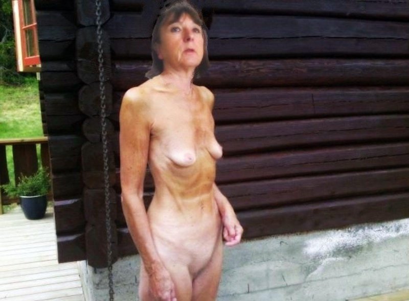 Худая зрелая с обвисшей грудью