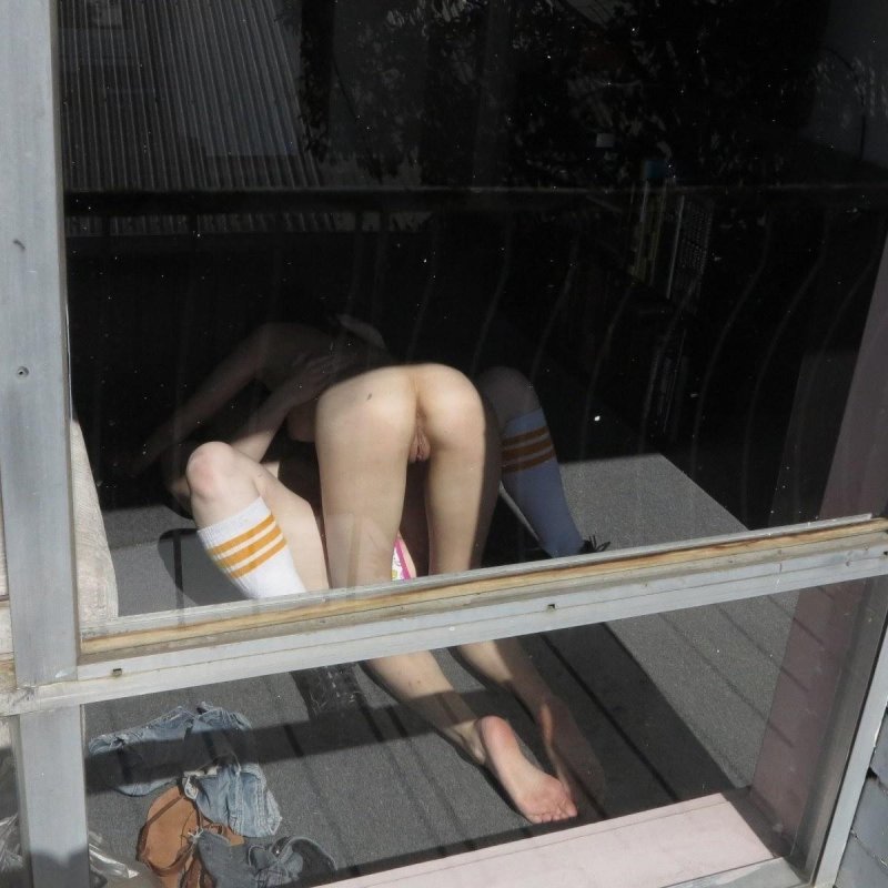 Голые в окнах