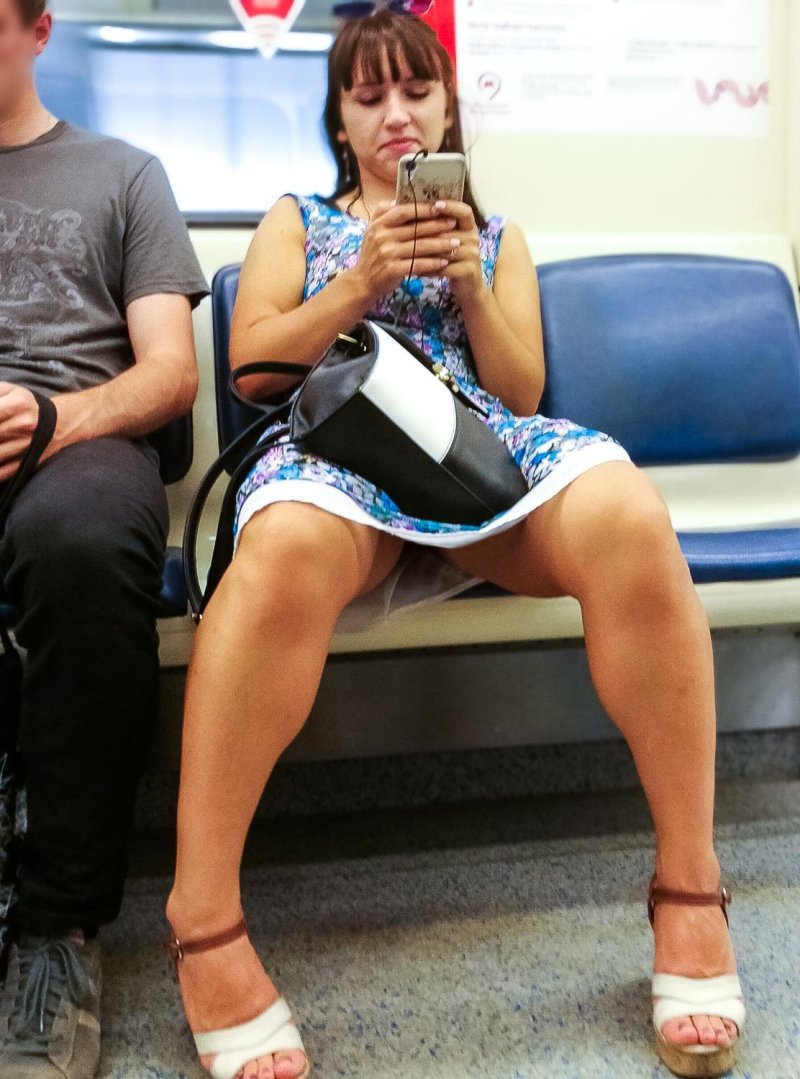 Засветы девушек в метро