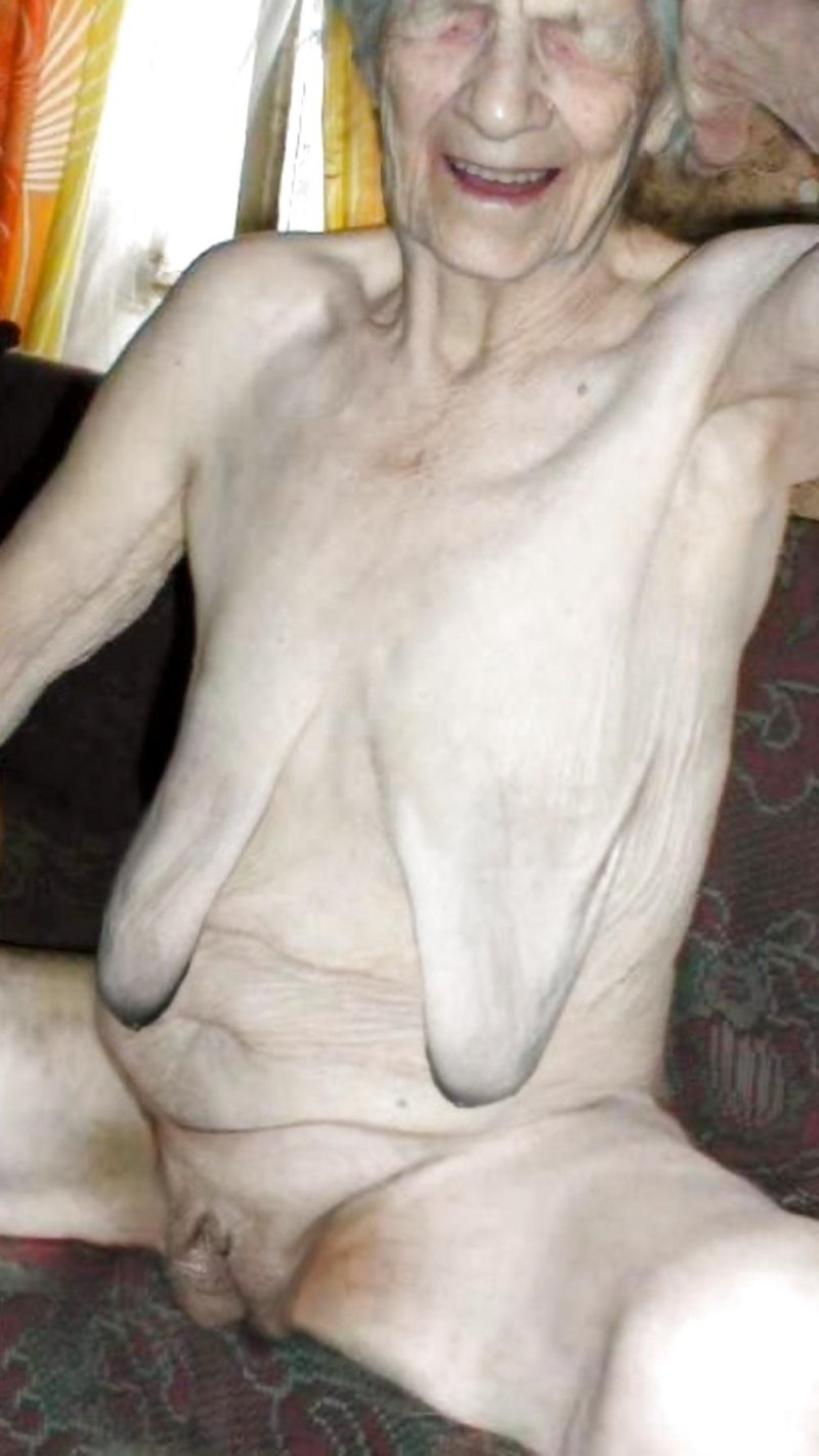 Голые бабушка