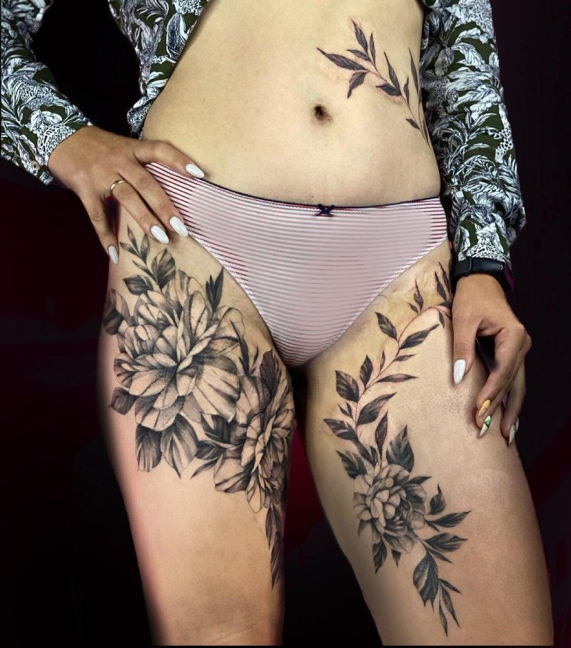 Тату на бедре женские