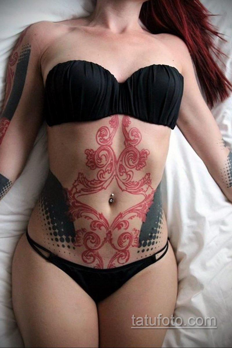 Тату на животе для девушек растяжках