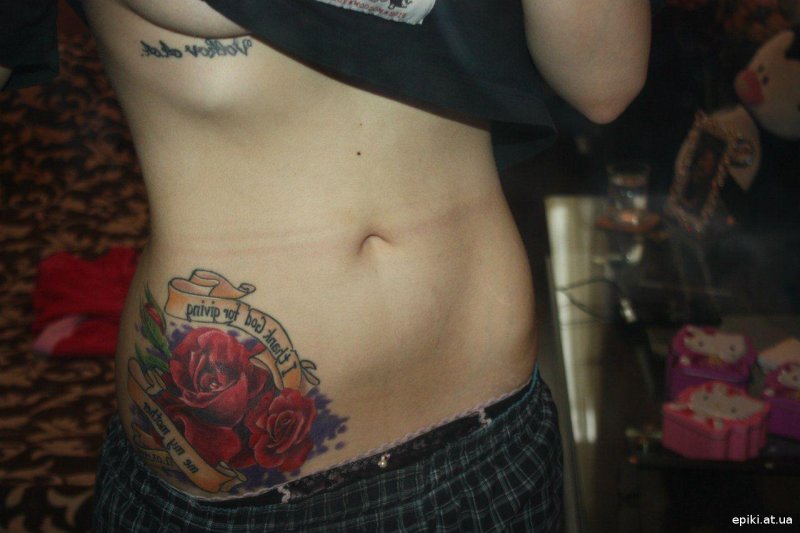 Тату внизу живота у девушек