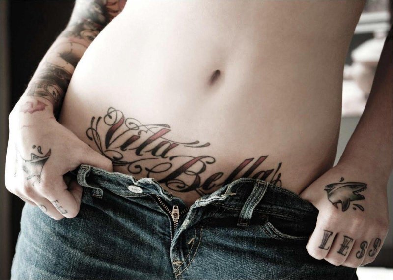 Тату внизу живота для девушек