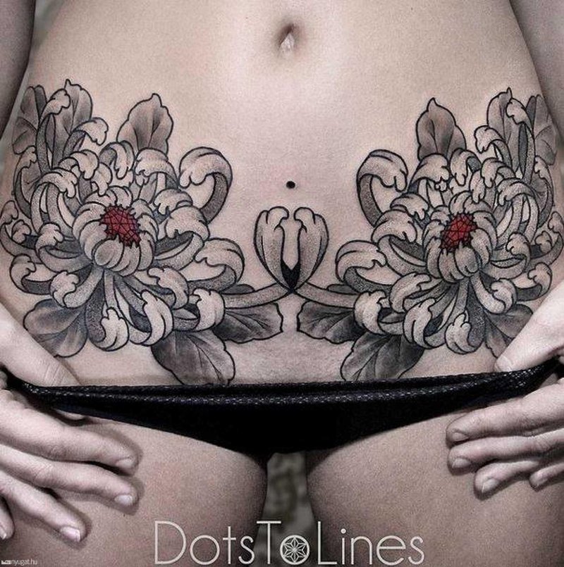 Тату на живот