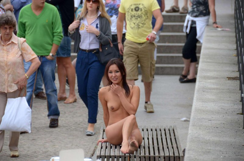 Обнажение в публичных местах