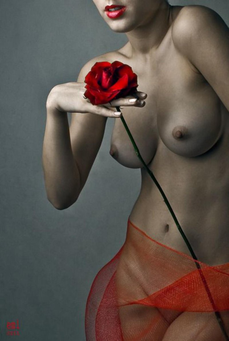 Эротические девушки показала розочку
