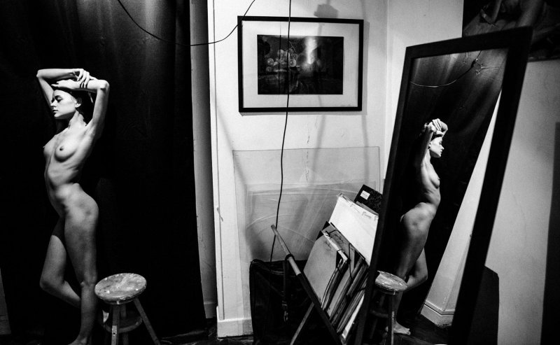 Натурщица ню