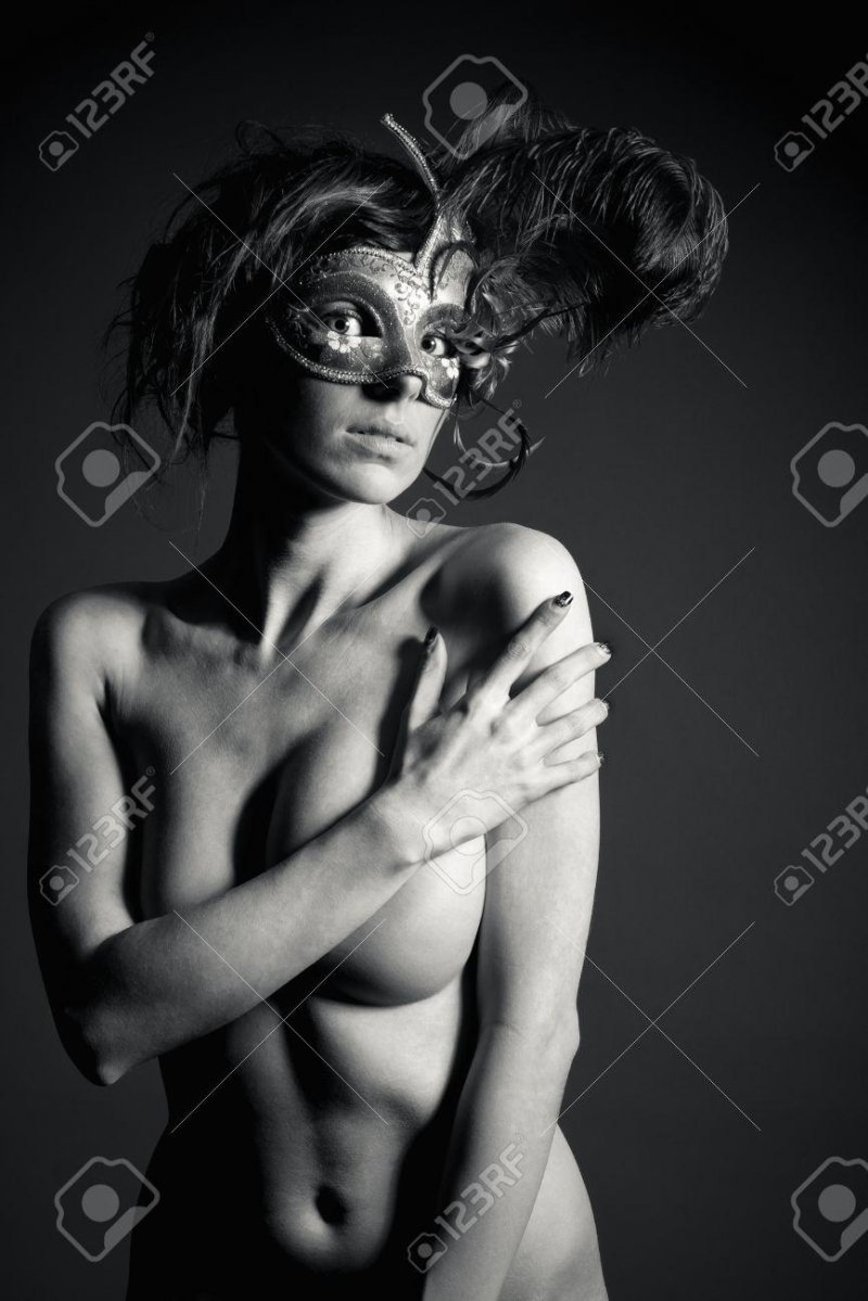 Девушки в масках