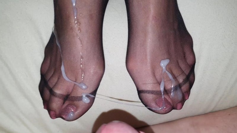 Сперма на ступнях