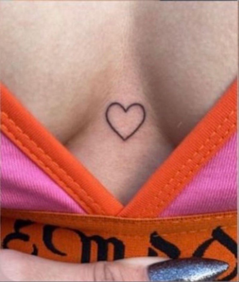Тату сердца на груди