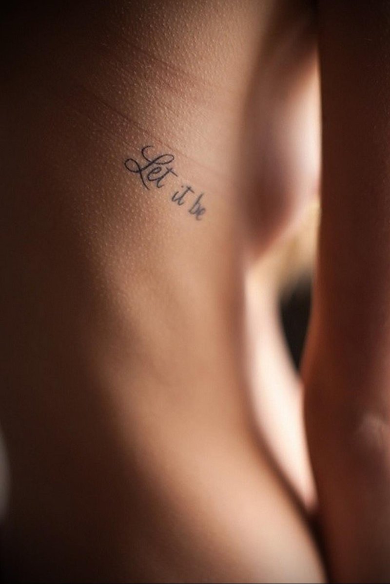 Татуировки для девушек маленькие надписи