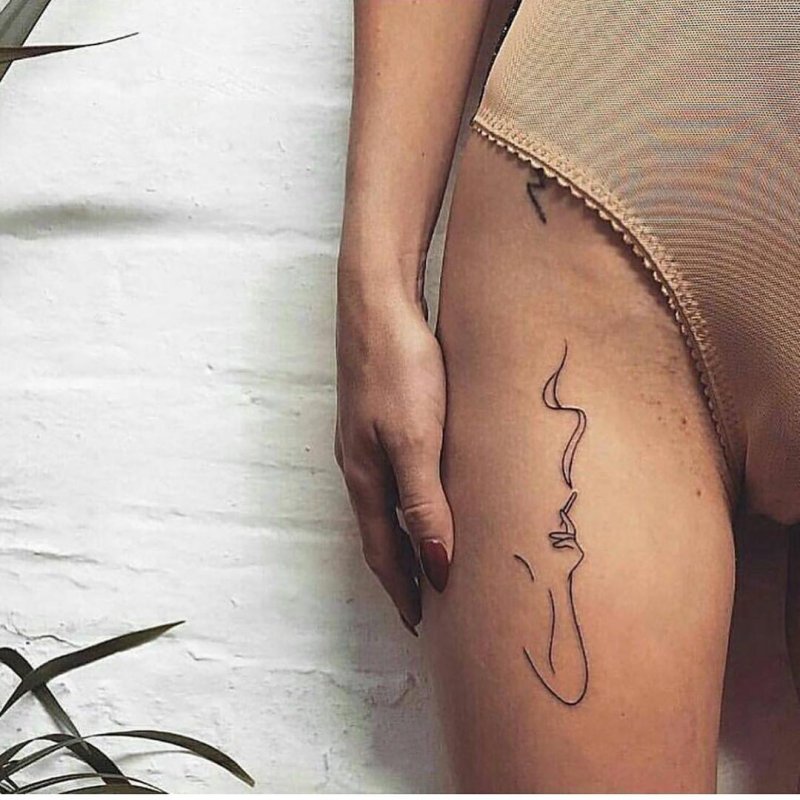 Тату на бедра