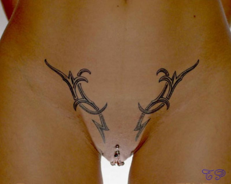 Интимные тату девушек