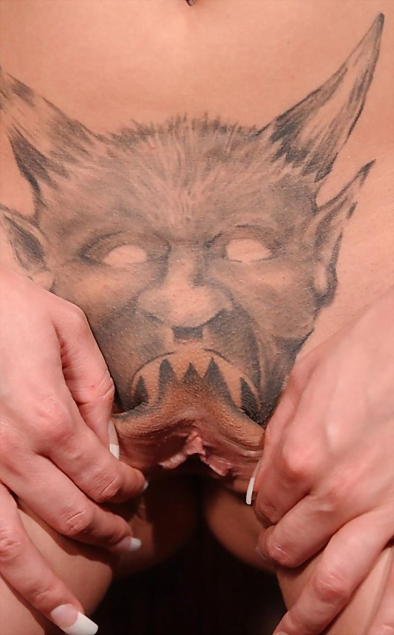 Прикольные интимные тату