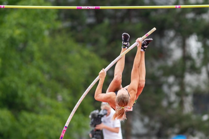 Анжелика сидорова прыжки с шестом