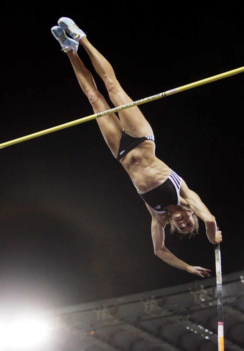 Прыжки с шестом исинбаева