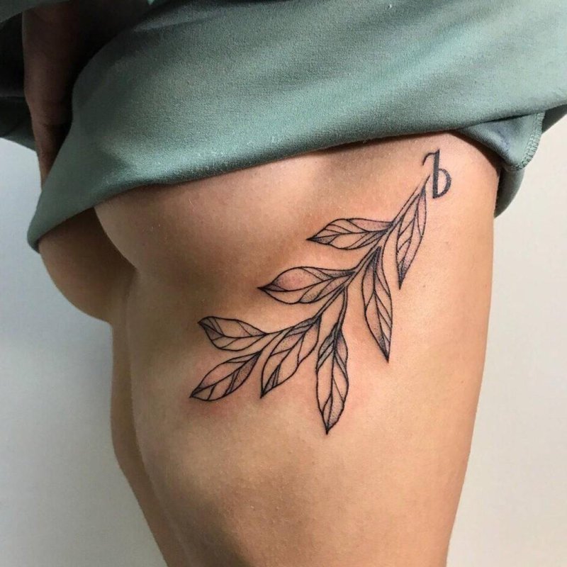 Тату для девушек на ребрах