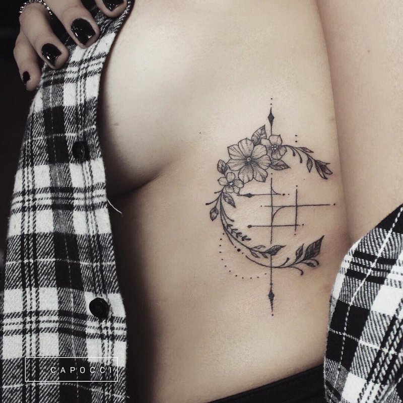 Небольшие тату под грудью