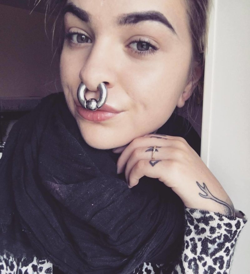 Пирсинг тоннели у девушек