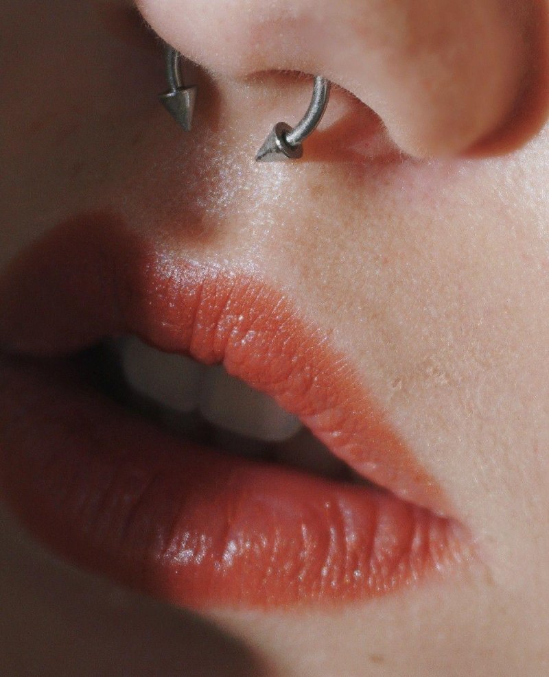 Пирсинг носа эстетика