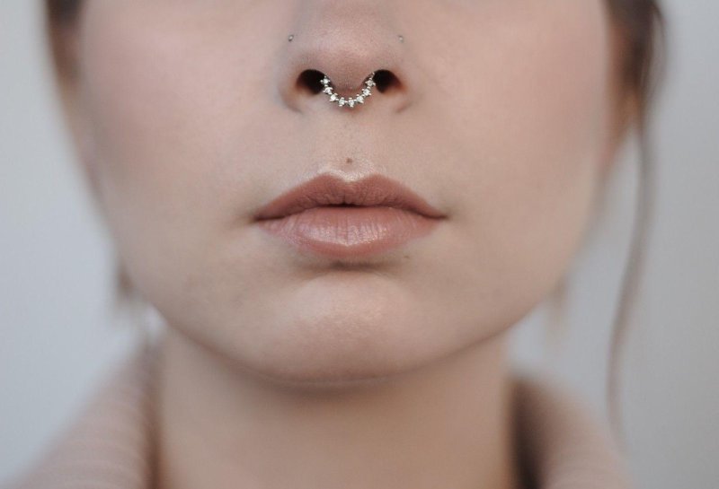 Прокол носа септум