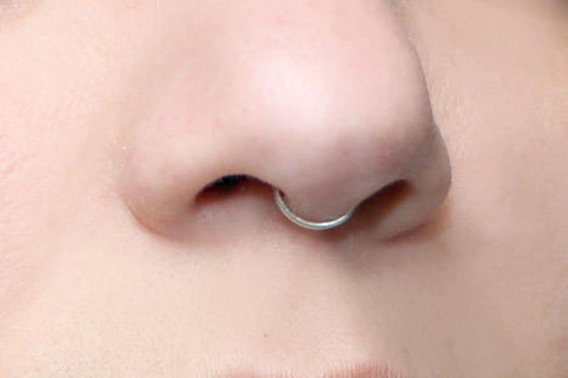 Пирсинг кольцо в нос