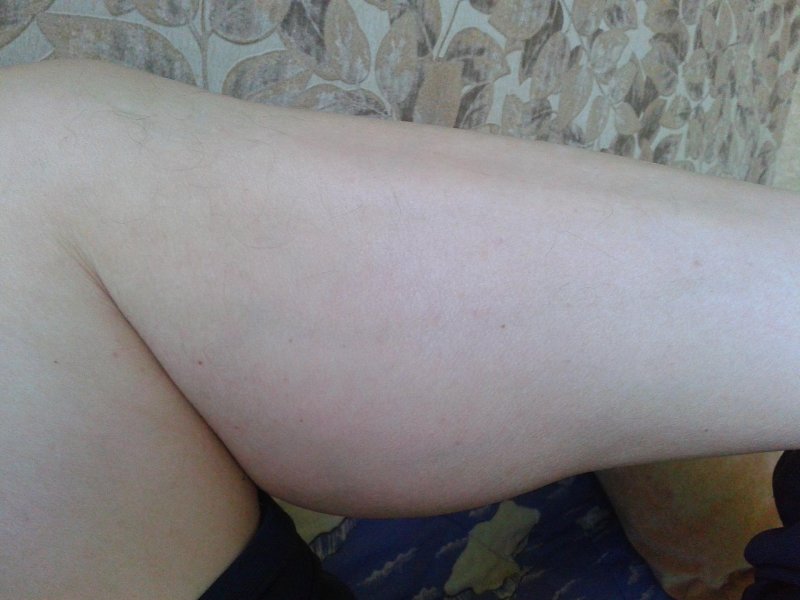 Бреешь ноги