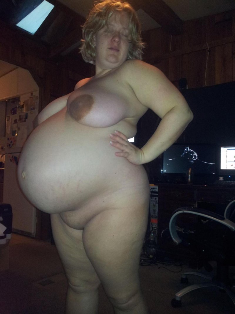 Голые женщины с жирным животом
