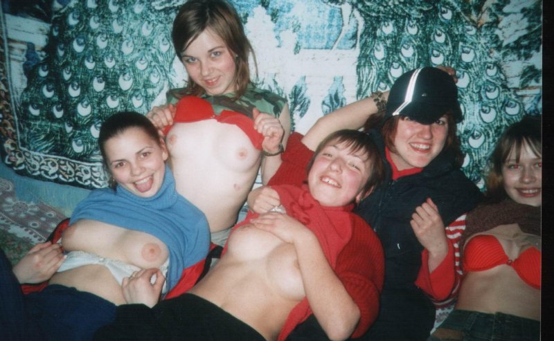 Голые девушки в общаге